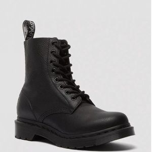 Dr Martens 1460 Pascal All Black in Virginia Leather Size Women’s US 7